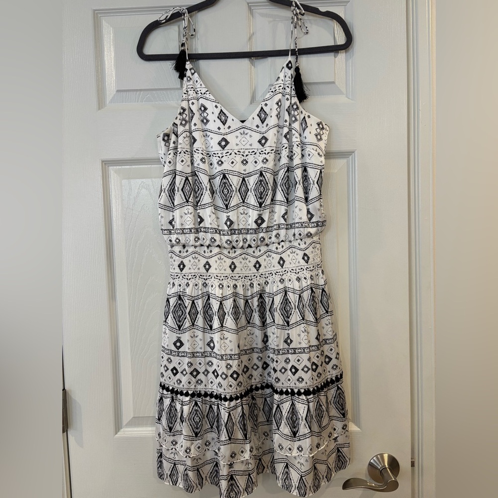 Black and White Patterned Women's Dress EUC Sz M WHBM